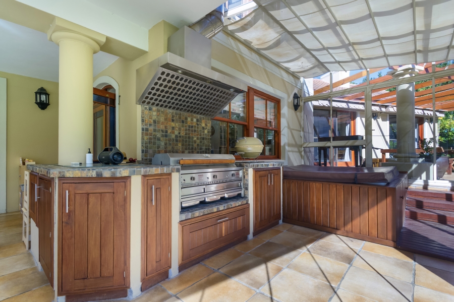 7 Bedroom Property for Sale in Zwaanswyk Western Cape